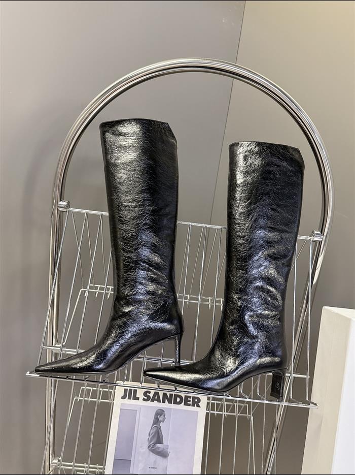 2025112817447927 560